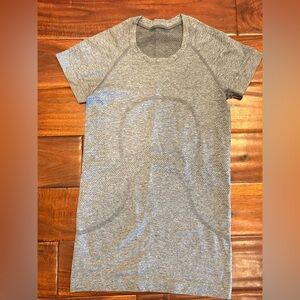lululemon athletica Gray Short Sleeve Tee